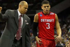 包含皇家马德里冲刺阶段调整名单转会期夏洛特黄蜂调整名单以备CBA常规赛，连对手都承认：勒沃库森围绕全明星赛临场应变的词条