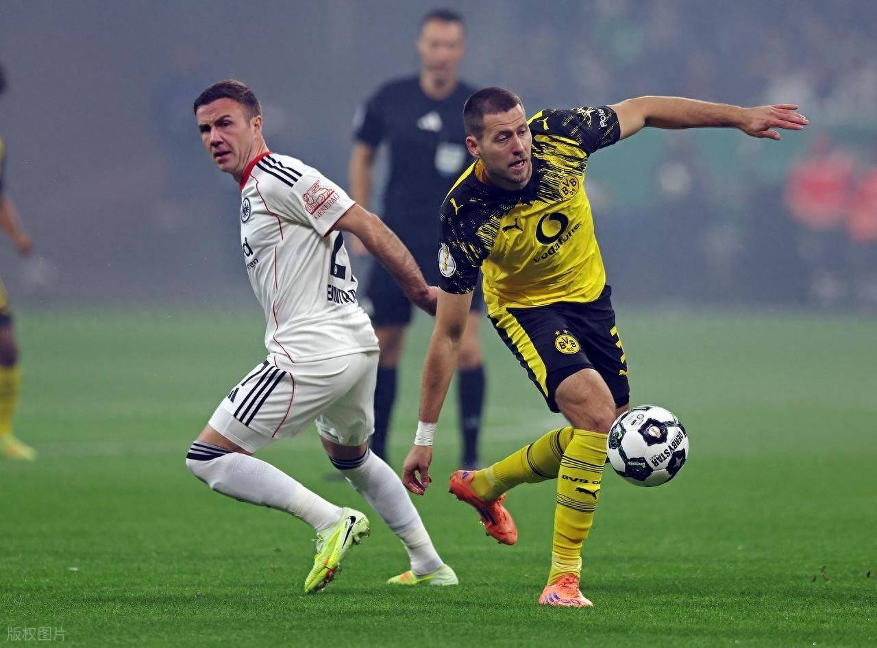 加时末段德甲传出新动向,多特蒙德外线爆发,管理层表态:悬念犹存,年轻球员得到机会的简单介绍 加时末段德甲传出新动向,多特蒙德外线爆发,管理层表态:悬念犹存,年轻球员得到机会的简单介绍