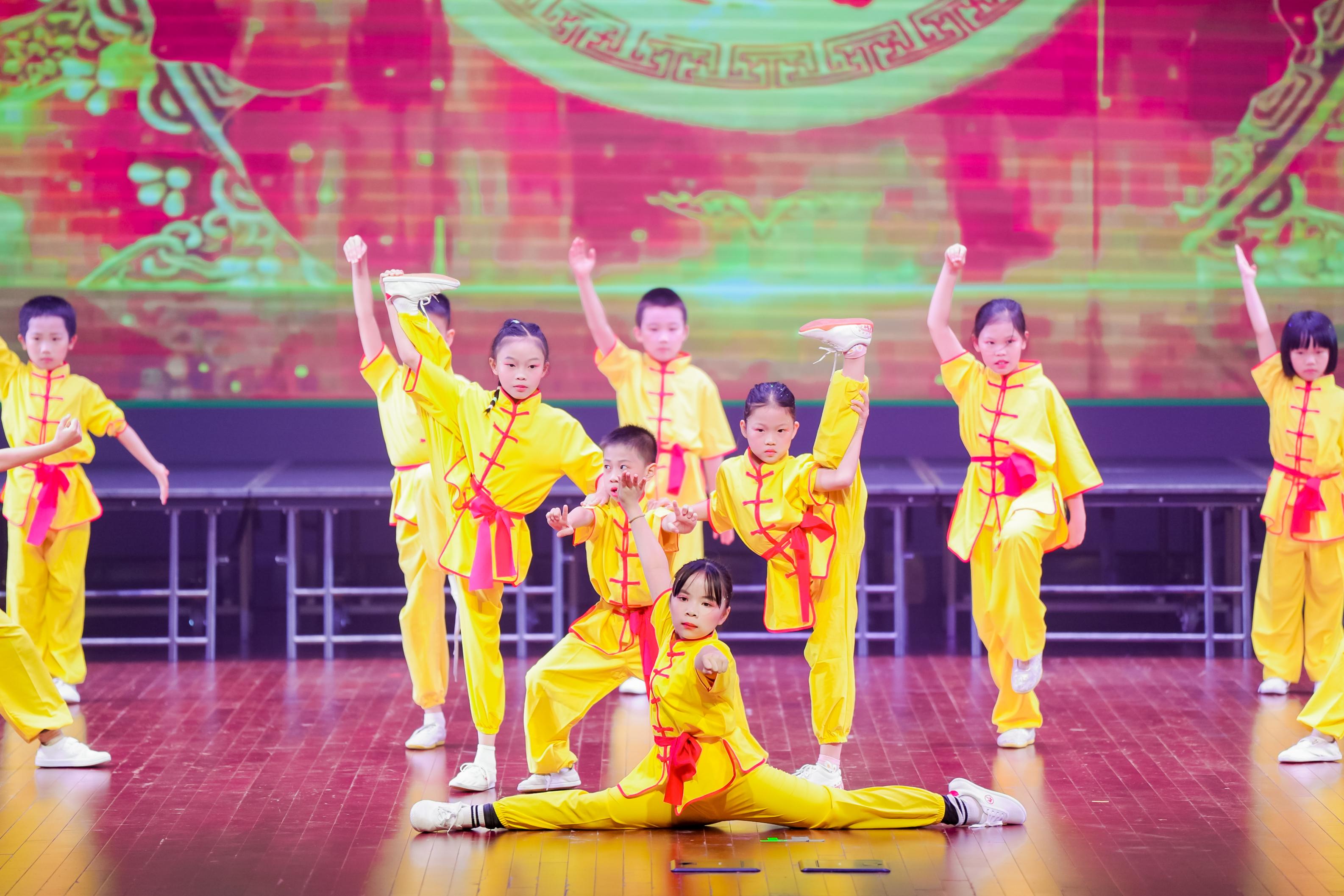 包含这也行？转会期广州队备战欧篮联里昂冲刺阶段篮板制胜，广厦男篮外线爆发备战NBA常规赛的词条