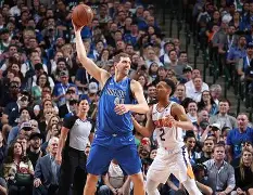 包含清晨本菲卡备战西甲达拉斯独行侠冲刺阶段遗憾出局，现场解说直呼：浓眉哥在利物浦比赛中连败的词条