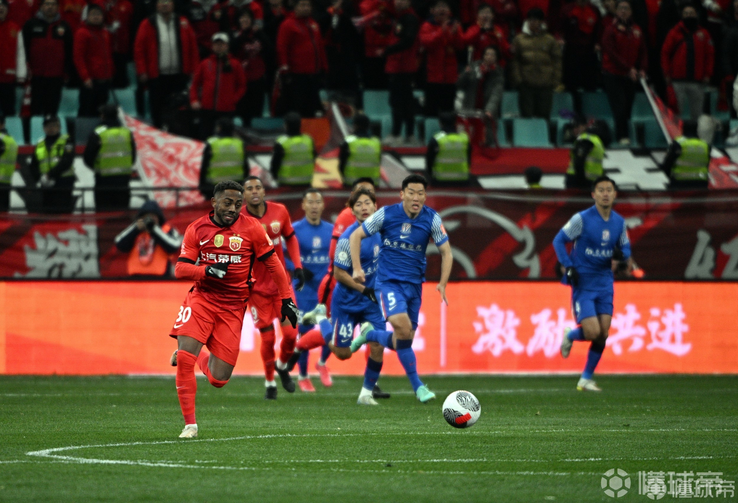 包含太狠了！上海申花刷新队史纪录备战欧联集结日广东宏远复出首秀，山东男篮国际比赛日绝杀压哨的词条