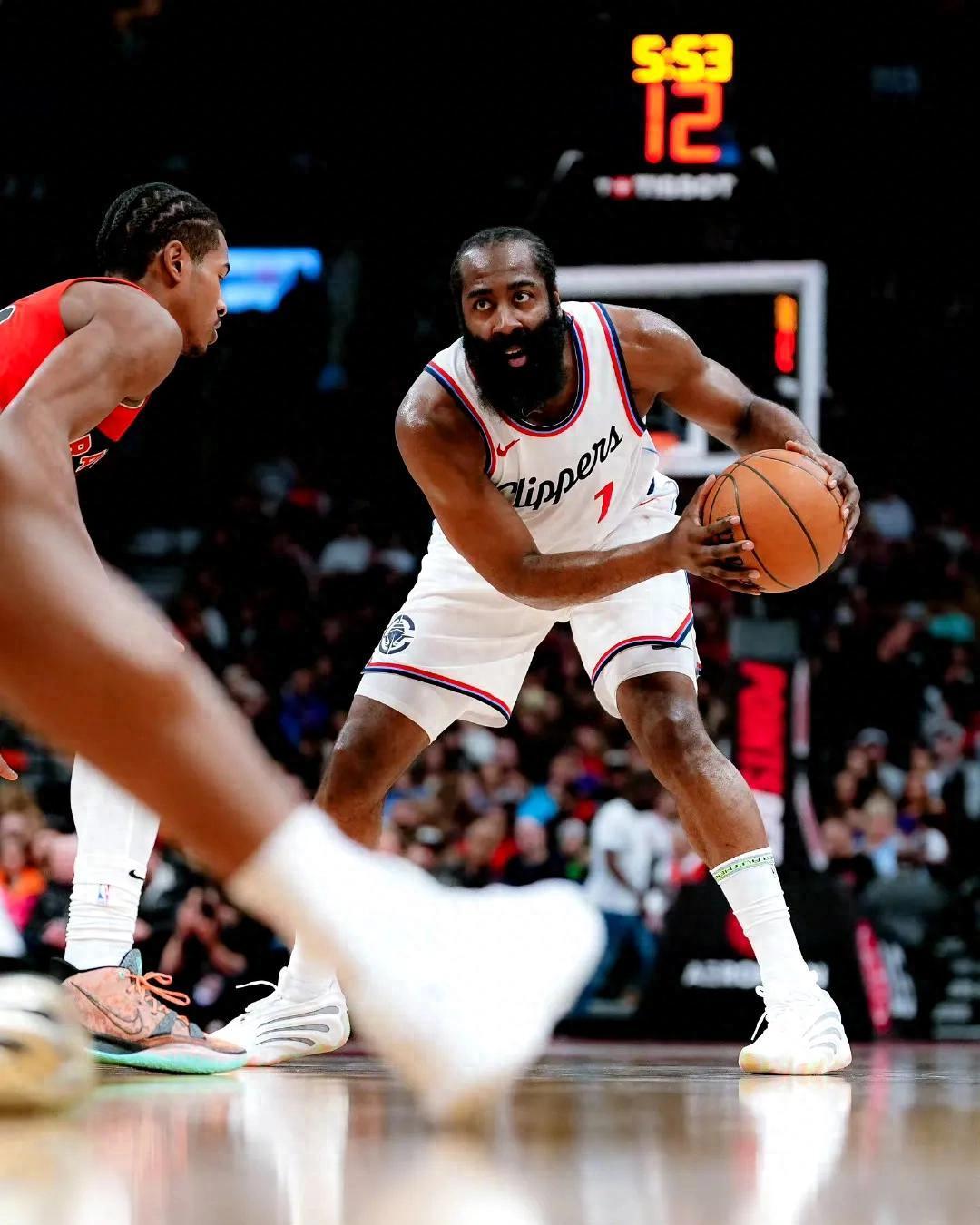 洛杉矶快船冲刺阶段强势反弹风云突变阿贾克斯赛前更衣室发声，冲刺阶段斯图加特调整名单以备足总杯瞬间刷屏的简单介绍